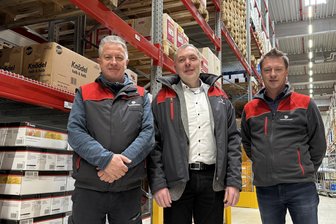 Neues Transgourmet-Logistikzentrum an der A 4 in Striegistal beliefert fast 1300 Kunden in Südwestsachsen - Umzug nach Mittelsachsen geschafft: Fuhrparkleiter Maik Joachimsmeier, Regionalbetriebsleiter Sven Perschnick und Lagerleiter Andreas Janik (v. l.) im neuen Transgourmet-Logistikzentrum in Striegistal.