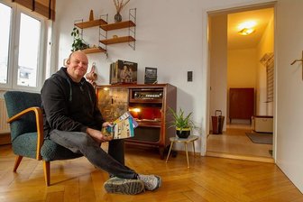Neues Urlaubsquartier in Plauen bietet Flair der 1950er-Jahre - Von der Schallplatte bis zum Einrichtungsmagazin - in der Ferienwohnung, die der Plauener Steffen Hegner anbietet, steckt die Liebe im Detail.