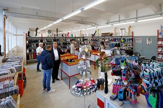 Neues vom Oberlungwitzer Rogo-Tauscher-Areal: Der Strumpfshop ist umgezogen und es gibt weitere Pläne. - Der Oberlungwitzer Strumpfshop wurde in neuen Räumen wiedereröffnet.