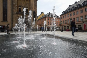Neues Wasserspiel plätschert zum ersten Mal -
