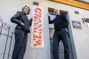 Neues Weinhaus in Chemnitz: Von der alten Schmiede zum Insidertipp - Martina Schönherr und Ralf Bühnert haben sich mit dem Weinhaus in der Sandstraße 81 ein Altersprojekt verwirklicht.