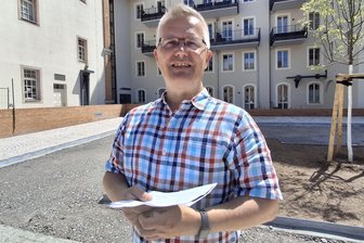 Neues Zentrum von Flöha: Platz für den Weihnachtsbaum ist schon reserviert - Bauamtsleiter Andre Stefan versorgte die Gäste mit den notwendigen Informationen.