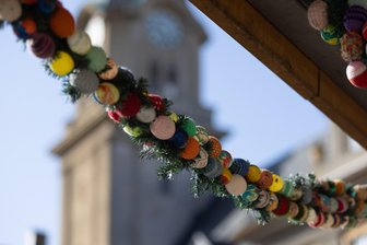 Neues Ziel: 5000 geschmückte Eier für Osterbrunnen im Erzgebirge - Am Sonnabend wird der Osterbrunnen in Geyer geschmückt.