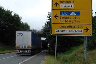 Neues Zollamt: Holpriger Neustart in Reichenbach - Auch noch anderthalb Monate nach dem Umzug des Zollamtes nach Reichenbach sorgt die alte Beschilderung für Verwirrung. Am neuen Standort ist diesbezüglich auch noch Luft nach oben.