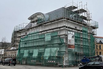 Neues Zwickauer Stadtarchiv: Stadträte wollen sich Mehrkosten genau aufschlüsseln lassen - Das ehemalige Sparkassengebäude an der Crimmitschauer Straße wird inklusive aller Anbauten und Nebengebäude zum Zwickauer Stadtarchiv umgebaut.