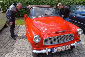 Neuhausen: Oldtimer locken Besucher zum Nussknackerfest - 