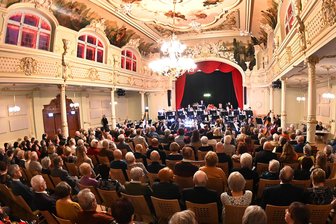 Neujahrskonzert in Hainichen seit Wochen ausverkauft: Das sind die Alternativen - Am Sonntag spielt die Mittelsächsische Philharmonie im Festsaal „Goldener Löwe" in Hainichen.