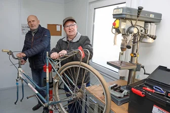 Neukirchen: Bürgerstiftung bietet Ehrenämtern eine Plattform - Jürgen Kuna (links) und Jochen Frohmeyer haben vor gut fünf Jahren im Verein „Vielfalt für Bürger“ ein Rad-Projekt gestartet.