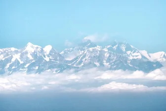 Neukirchen/Pleiße: Reiseerlebnisse aus dem Himalaya in der Gräfenmühle - Blick aus dem Flugzeug auf das Himalaya-Gebirge mit dem Mount Everest.