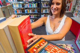 Neukirchener Bibliothek wie neu - 