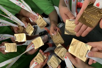 Neukirchener Grundschüler sind die besten Zweifelderball-Spieler im Erzgebirge - 14 Grundschüler aus Neukirchen holten bei den Meisterschaften im Zweifelderball den Sieg.