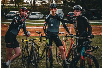 Neukirchener Radsportler könnten einen WM-Starter stellen - Vor allem bei Wettkämpfen sind die Mitglieder des CXC Bike Vereins - wie hier auf dem Foto von links Kai Ander, Danny Dittmann und Silvio Becher - gemeinsam unterwegs.