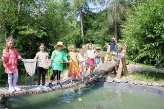 Neukirchner Grundschüler stellen ihr Geschick und Wissen beim Zielwerfen, Fischen und Garten-Quiz unter Beweis - Viel Spaß hatten die Mädchen und Jungen der Neukirchner Grundschule beim Projekttag „Schulgarten“.
