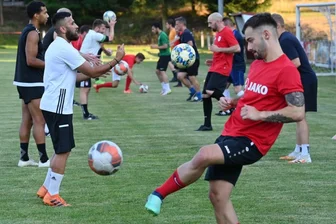 Neuland für Neukirchen - Auf die Fußballer der SG Neukirchen wartet zur Premiere in der Landesklasse gleich ein Stadtderby bei Eiche Reichenbrand. Dementsprechend ging es im Training konzentriert zur Sache. 
