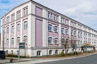 Neumarker Lokal und Läden unterm Hammer - Auch das große Restaurant samt Saal und Bühne im Erdgeschoss der Alten Weberei in Neumark ist zu haben. Mindestangebot: 55.000 Euro. 
