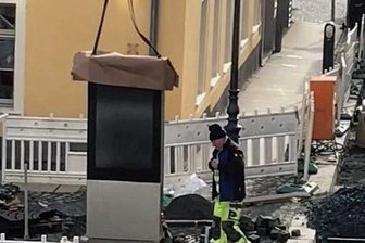 Neumarkt-Baustelle in Zschopau: Was es noch zu tun gibt - Auch eine digitale Infostele, die zum Beispiel Veranstaltungen in der Stadt ankündigen soll, wurde am Neumarkt aufgestellt.