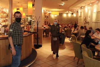Neun "Alex"-Mitarbeiter positiv getestet - Im "Alex" in Zwickau werden seit Freitagnachmittag wieder Gäste bedient. Die Öffnungszeiten sind vorerst eingeschränkt. 