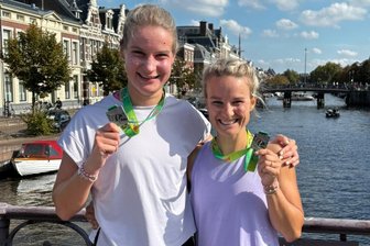 Neun Kilometer am Limit: Halbmarathon in den Niederlanden geht zwei Freundinnen aus Sachsen unter die Haut - Marie Sommer aus Reichenbach und Judith Brückner aus Zwickau haben es durchgezogen: Sie zählen zu den Finishern des Halbmarathons in Haarlem (Niederlande).