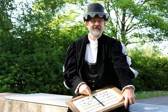 Neun Schüler bei Ries-Wettbewerb in Annaberg-Buchholz vorn - Norman Bitterlich ist Nachfahre von Adam Ries, den er bisweilen in historischem Gewand darstellt.