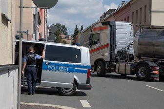 Neunjähriger Radfahrer stürzt in Pausa - Klinik - Unfall auf der Zeulenrodaer Straße in Pausa: Ein Radfahrer stürzt, der Lkw-Fahrer bremste noch rechtzeitig.