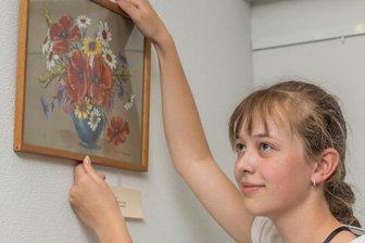 Neuntklässlerin gestaltet kleine Schau - Karolin Glöckner hat im Stadtmuseum eine kleine Ausstellung mit Werken von Margarethe Lichtenberger gestaltet.