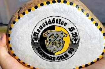 Neustädtler ringen um Aufmerksamkeit - Ein Erzi-Stone wirbt für die Ziele der Neustädtler Kegler. 