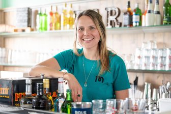 Neustart an der Pöhl: Diese Vogtländerin übernimmt das Bistro auf dem Campingplatz Gunzenberg - Tina Vogel ist die neue Pächterin des Bistros „Milu’s“ auf dem Campingplatz an der Pöhl.