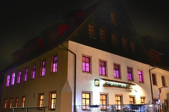 Neustart für ein traditionsreiches Ausflugslokal - 2020 war sie noch in Betrieb, doch derzeit steht die Gaststätte Fischerschänke in Sachsenburg leer. Nach dem Willen des Pächters soll ab Ostern auf dem Gelände wieder Gastronomie angeboten werden.