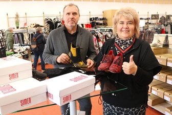 Neustart im Flöha-Center: „Schuhmuckel“ zieht ins Schuhhaus ein - Silke und René Richter haben mit ihrer Firma „Schuhmuckel“ die Geschäftsräume des Schuhhauses Schneider in Flöha übernommen.