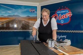 Neustart in der „Ess-Kurve“: Rodewischer Bistro wird Frühstücks-Diner - Manuela Grummt hat bis zur Eröffnung des Diners in Rodewisch am 1. August noch allerhand zu tun.