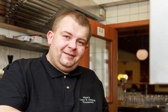 Neustart mit Hindernissen im Café des Winterstein-Theaters - Marcel Meier schwingt in der Küche die Kochlöffel. 