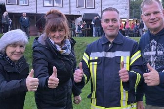 Neuwelt hat wieder Kirmes gefeiert - Christina Teichmann und Kerstin Richter vom Heimatverein Neuwelt, Wehrleiter Nick Ziegler und Mike Junghans, der Vorsitzende der SG Neuwelt.