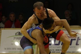 Neuzugänge beeindrucken beim Auftakt - Der Thalheimer Adam Bienkowski (oben) lieferte sich mit dem Leipziger Karamjeet Holstein ein hochklassiges Duell, bei dem der Pole das bessere Ende für sich hatte. 