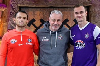 Neuzugänge: FC Erzgebirge Aue präsentiert Co-Trainer und Abwehrspieler - Panagiotis Stamatopoulos (l.) und Kilian Jakob zusammen mit FCE-Trainer Pavel Dotchev.