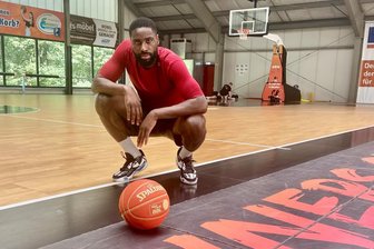 Neuzugang Eddy Edigin: Ein sympathischer Schrank für die Niners Chemnitz - Er flößt den Gegenspielern schon mit seiner Erscheinung Respekt ein: Eddy Edigin ist neu bei den Niners Chemnitz.
