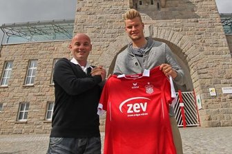 Neuzugang: FSV Zwickau verpflichtet Sebastian Mai - Spieler Sebastian Mai mit FSV-Geschäftsführer Jörg Schade