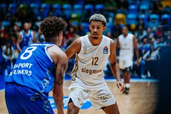 Neuzugang vom FC Bayern: Verstärkung für die Niners Chemnitz - Jason George (rechts, hier im Spiel des FC Bayern München bei den Frankfurt Skyliners) wechselt auf Leihbasis nach Chemnitz.