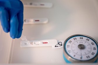 Newsblog Corona: Bundesweite Inzidenz überschreitet erstmals Schwelle von 1100 -