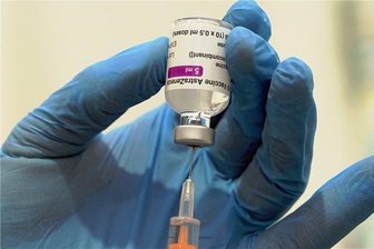 Großbritannien erhält früher als die EU-Staaten größere Mengen des Corona-Impfstoffs von Astrazeneca. Deswegen gibt es Streit mit dem britisch-schwedischen Hersteller.