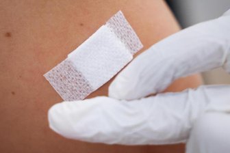 Bislang gibt es in Deutschland noch keinen Corona-Impfstoff, der für Kinder zwischen fünf und elf Jahren zugelassen ist.