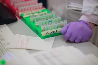 Newsblog Corona: Empfehlung für Astrazeneca-Impfstoff -