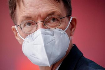            Karl Lauterbach (SPD), Bundesminister für Gesundheit, nimmt am Bundesparteitag seiner Partei teil.