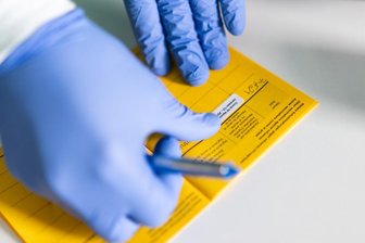 Newsblog Corona: Impfpriorität in Deutschland aufgehoben -