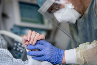 Newsblog Corona: Mehr als 100 Millionen Impfdosen in Deutschland verabreicht - 