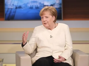 Newsblog Corona: Politiker für strengere Corona-Maßnahmen - Bundeskanzlerin Angela Merkel (CDU) ist zu Gast in der ARD-Talksendung «Anne Will».