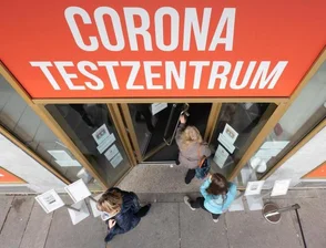 Laut Regierungskreisen will das Bundesgesundheitsministerium allen Bürgern ab kommender Woche einen kostenlosen Corona-Schnelltest pro Woche anbieten.