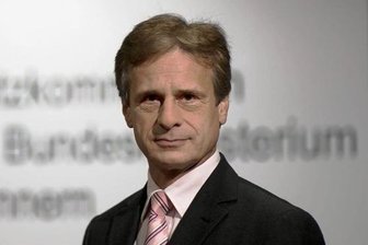 Newsblog Corona: Virologe Kekulé will Impfpflicht für Klinik- und Pflegepersonal verschieben - Virologe Alexander Kekulé.