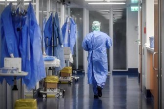Intensivstation in der italienischen Lombardei. In Italien waren wohl deutlich mehr Menschen mit dem Coronavirus infiziert als angenommen.