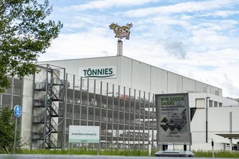            Außenansicht des Firmengeländes vom Fleischwerk Tönnies in Rheda-Wiedenbrück.
