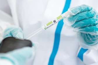            Leichter Rückgang der Neuinfektionen in Deutschland - doch an Sonntagen sind die gemeldeten Zahlen oft niedriger.